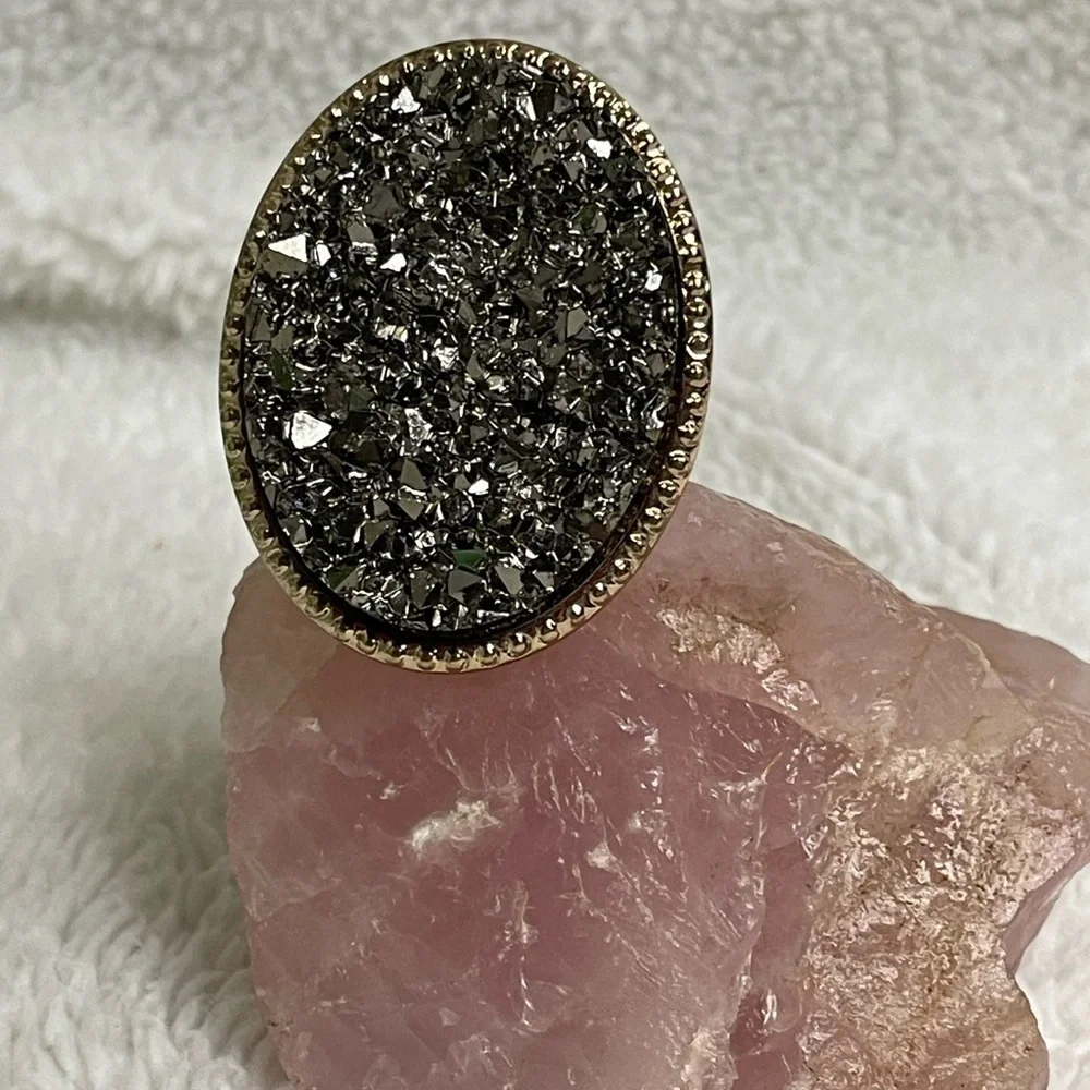 Druzy type fashion stretch ring